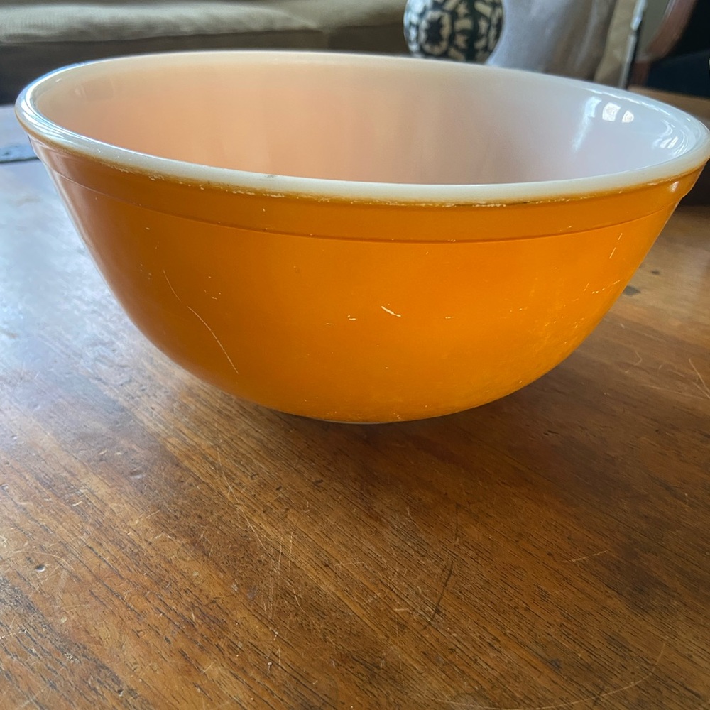 1970’s 2.5 qt Pyrex Orange Mixing Bowl